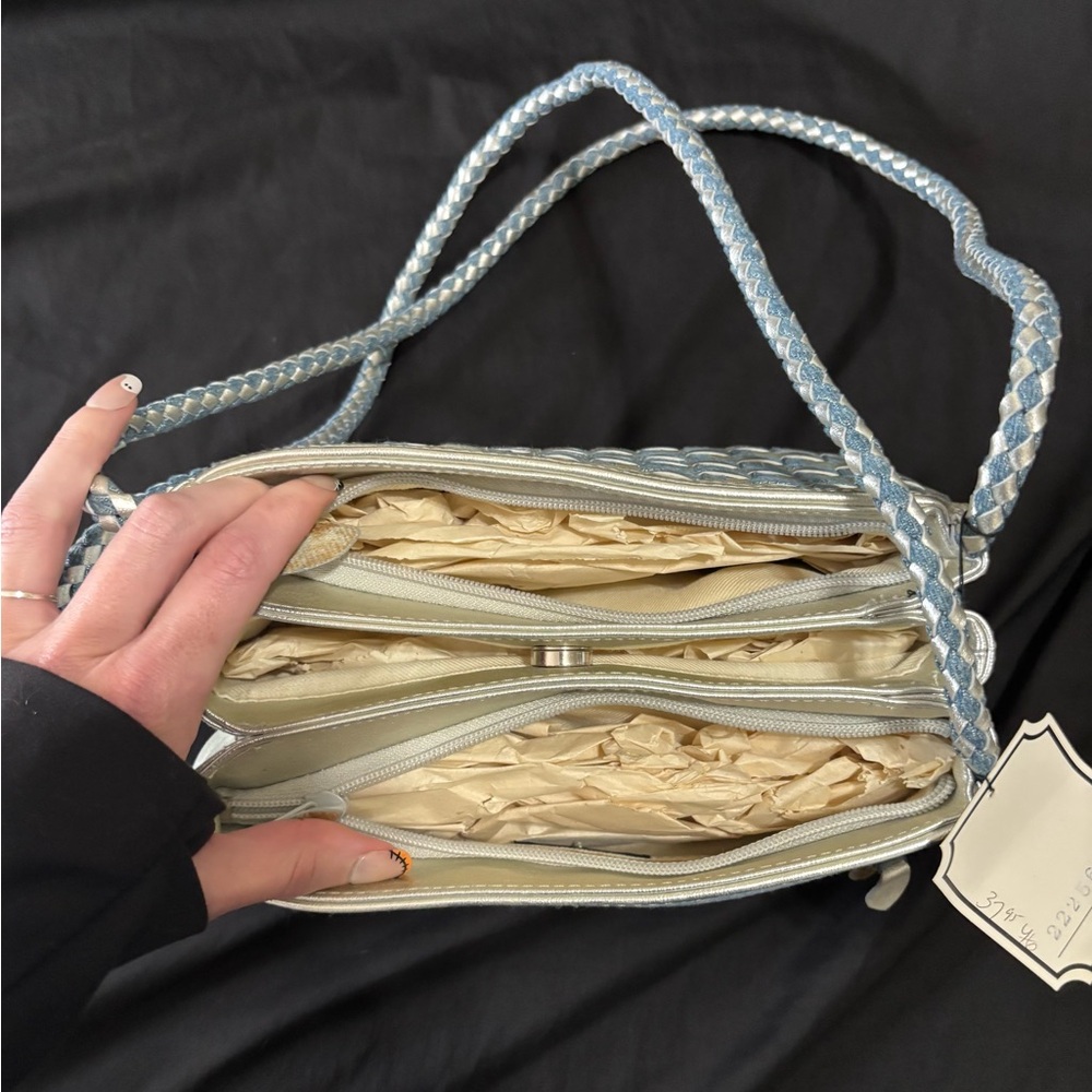 Warren Reed Stylish Blue and White Woven Handbag - Picture 5 of 6